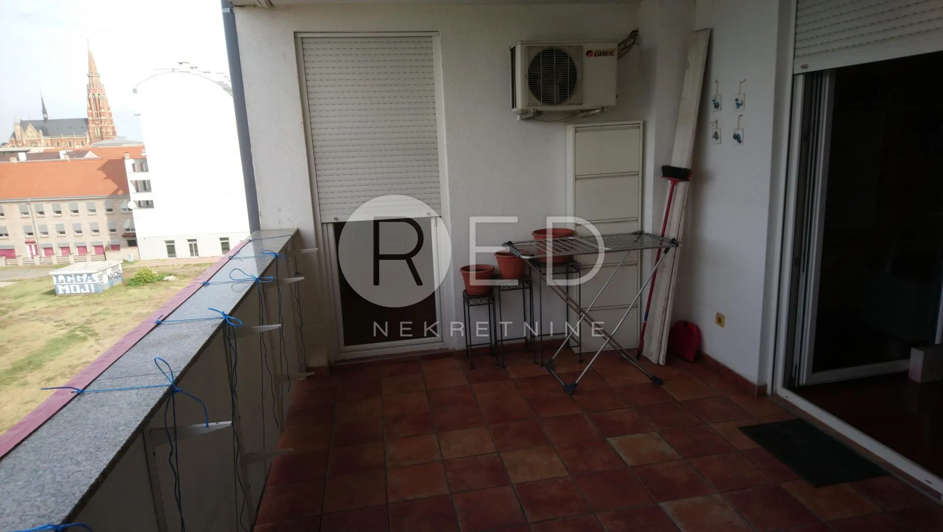 prostrani stan 178 m2 - centar grada - slika 10