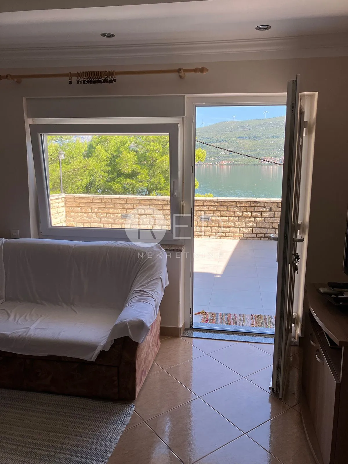 apartmanska kuća prvi red do mora - donji karin - slika 9