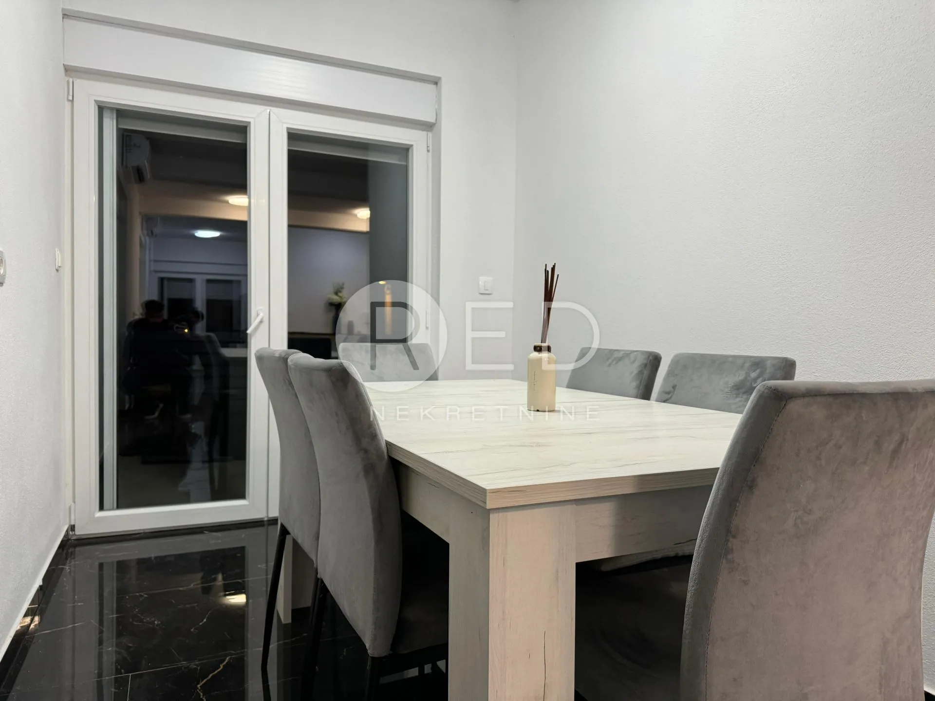 kompletno namješten stan u novogradnji 87 m2 - seline, zadarska - slika 5