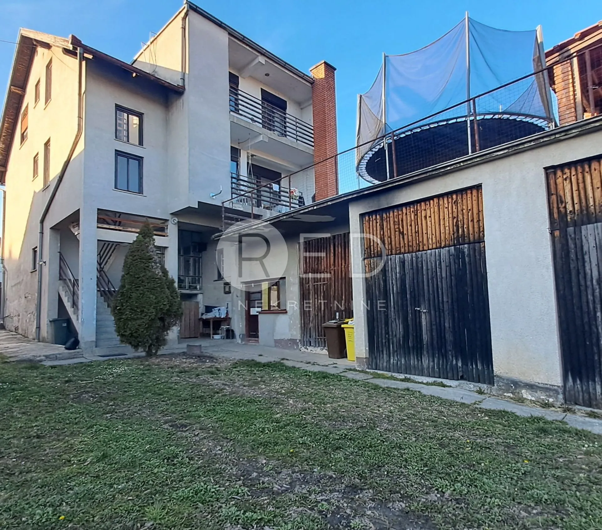 požega obiteljska kuća sa 3 odvojena stana - slika 2