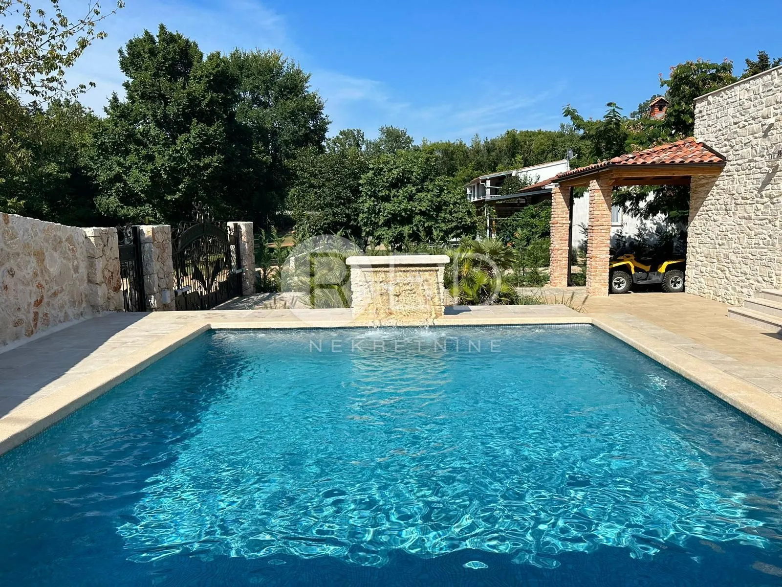 otok krk, okolica dobrinja - impresivna kamena kuća s bazenom, 220 m2 - slika 8