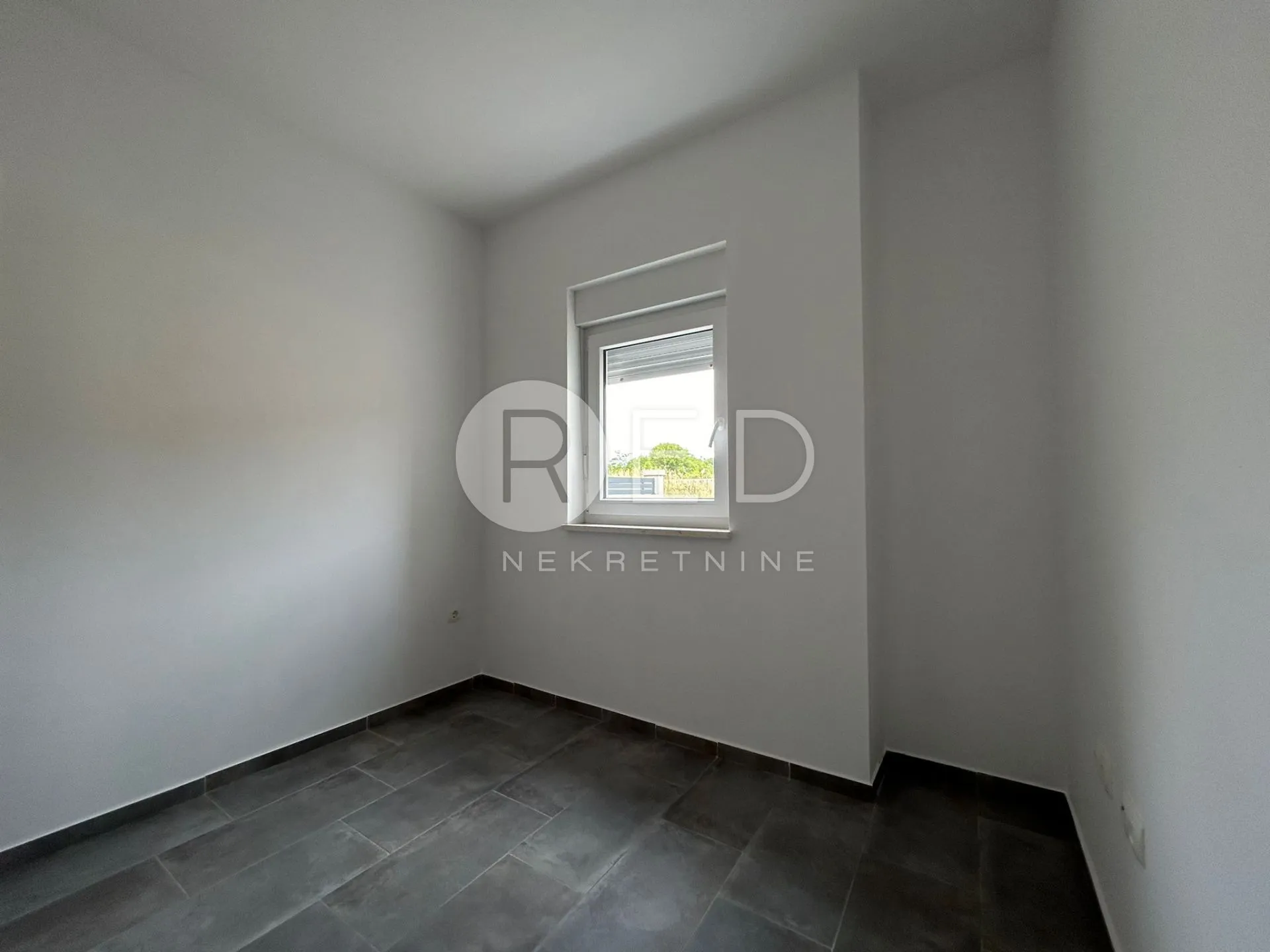 apartman u blizini mora na prodaju - privlaka - slika 9