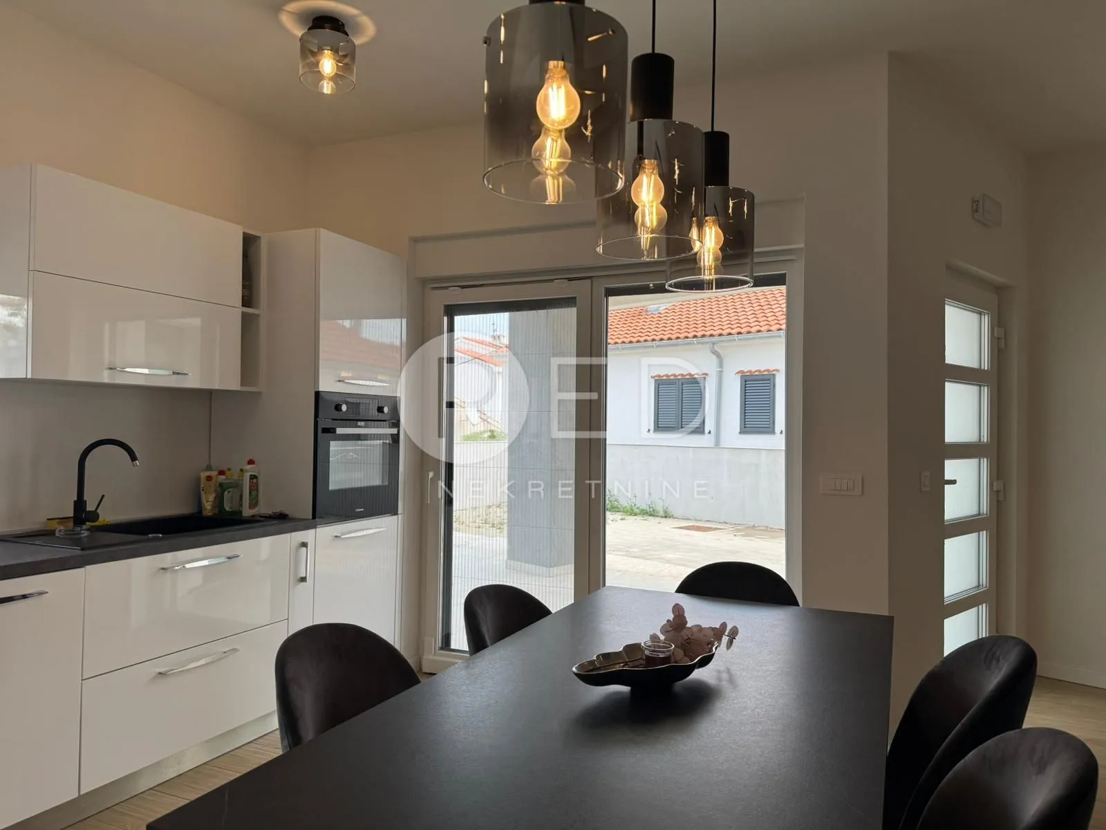 stan u prizemlju s vrtom , novogradnja 116 m2 - vinjerac - slika 1