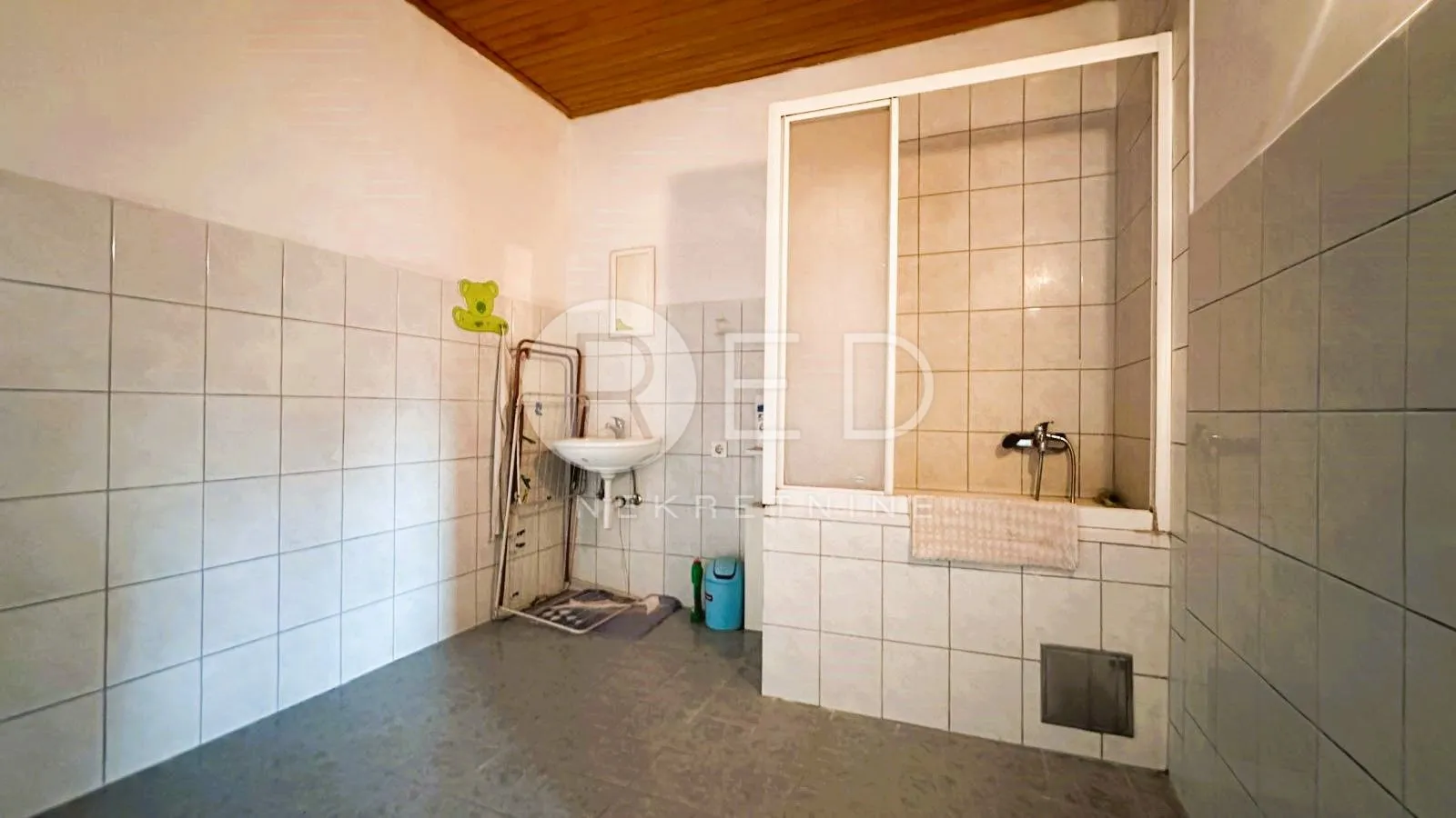 buzin - prostrana kuća s uređenom okućnicom, 330 m2 - slika 5
