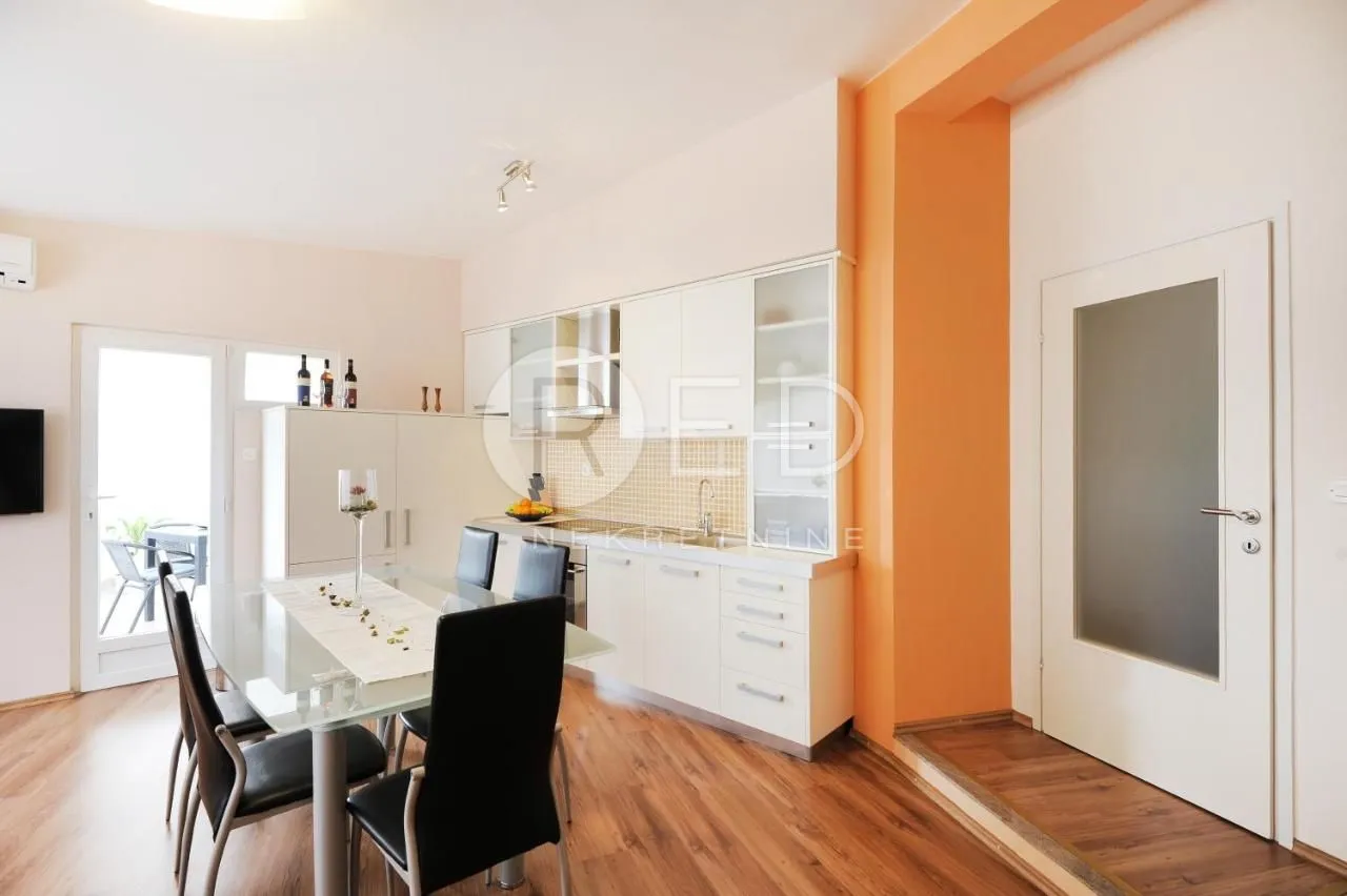 uhodan restoran i 2 apartmana 5 metara od mora - bibinje, zadar - slika 6