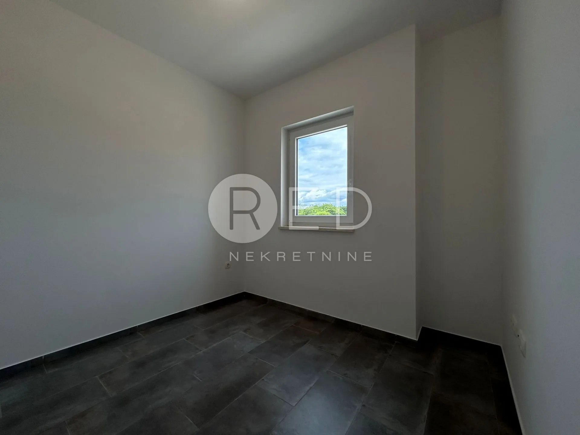 apartman u blizini mora na prodaju na katu - privlaka - slika 5