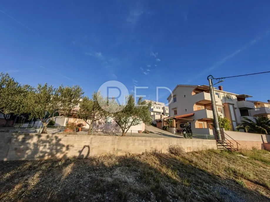 kuća sa 7 apartmana u staroj novalji - slika 34