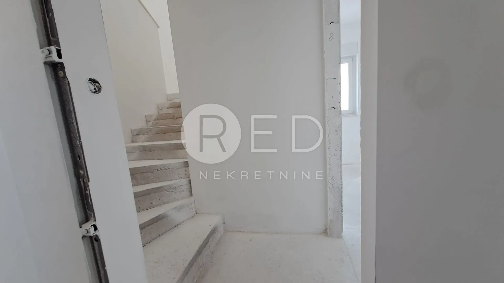 vodice dvoetažni stan 99,57m2 useljiv 6.mj - slika 10