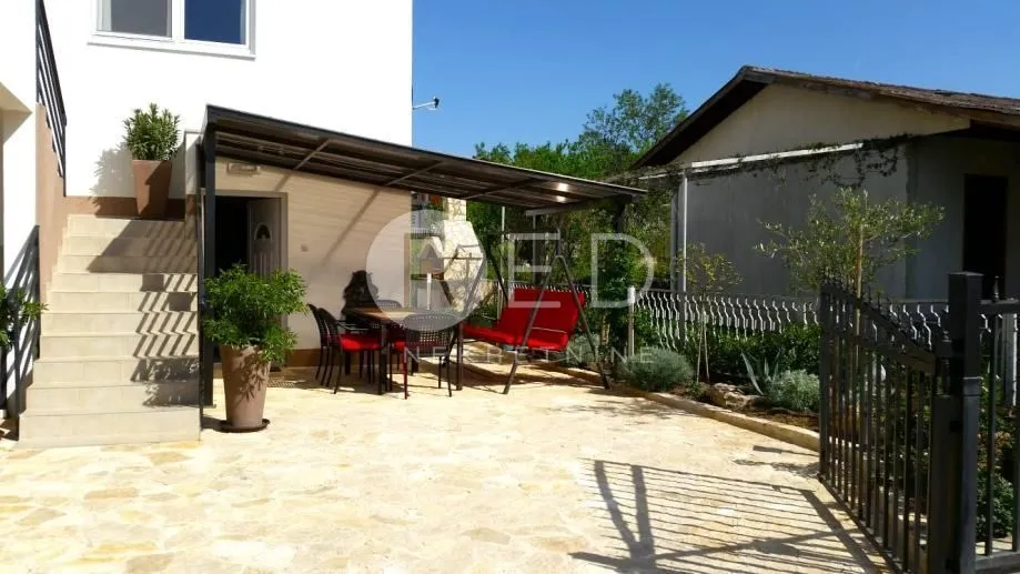 prekrasna kuća u gornjem karinu - slika 4