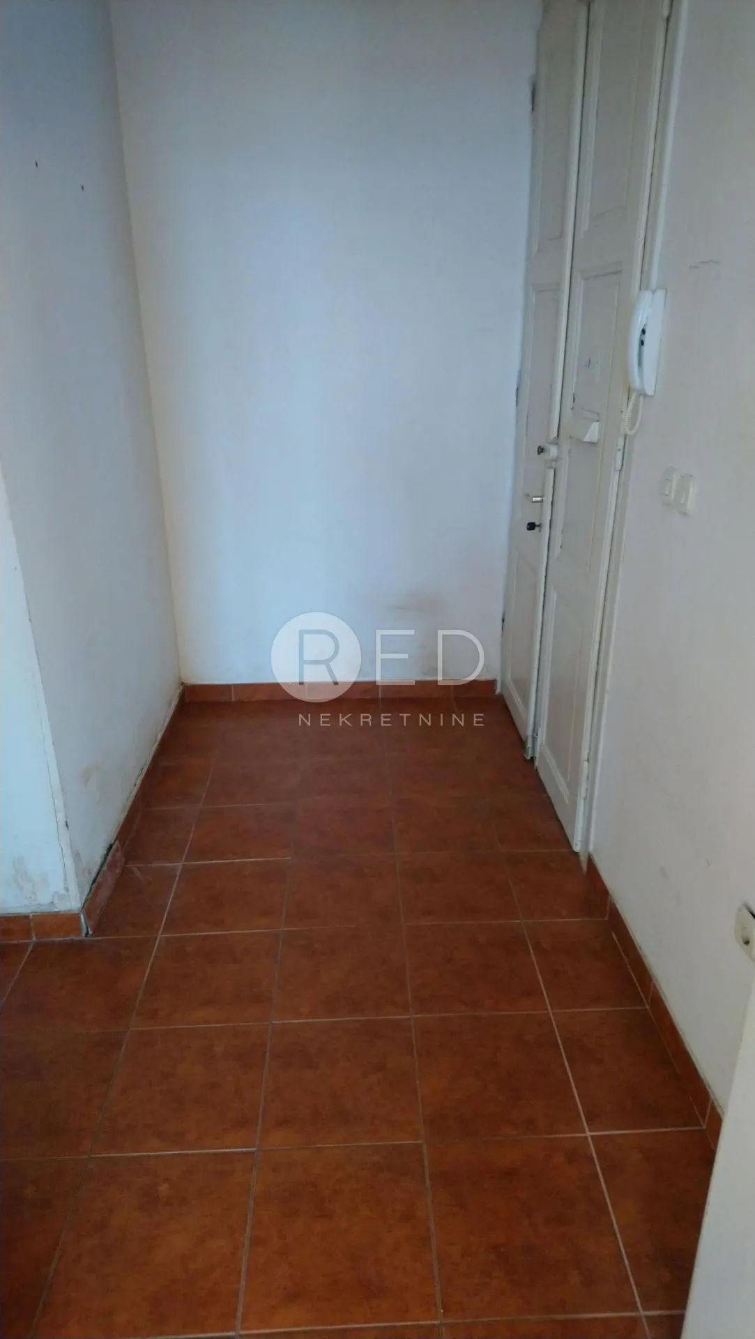 stan 100 m2 centar osijeka - slika 23