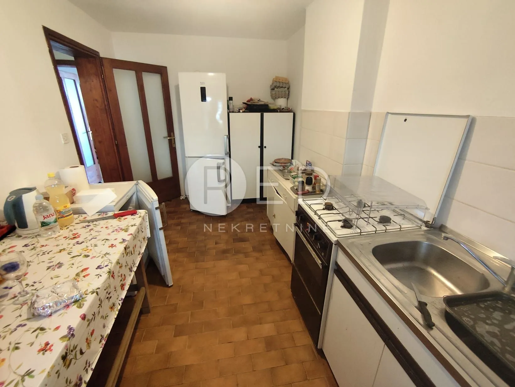 rogoznica kuća sa 4 stana na 3 etaže - uporabna dozvola - slika 5