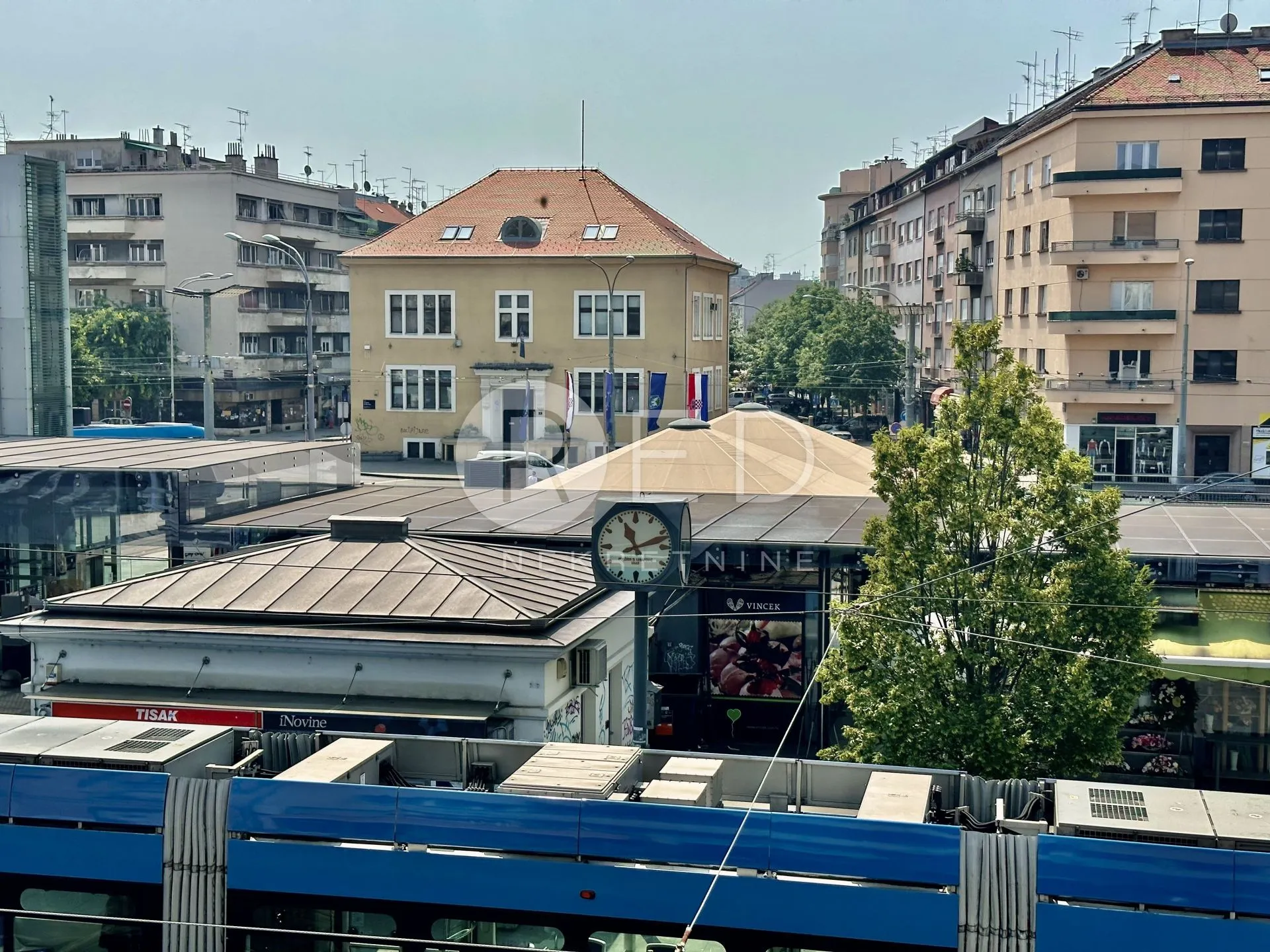 prekrasan stan kvaternikov trg - slika 18