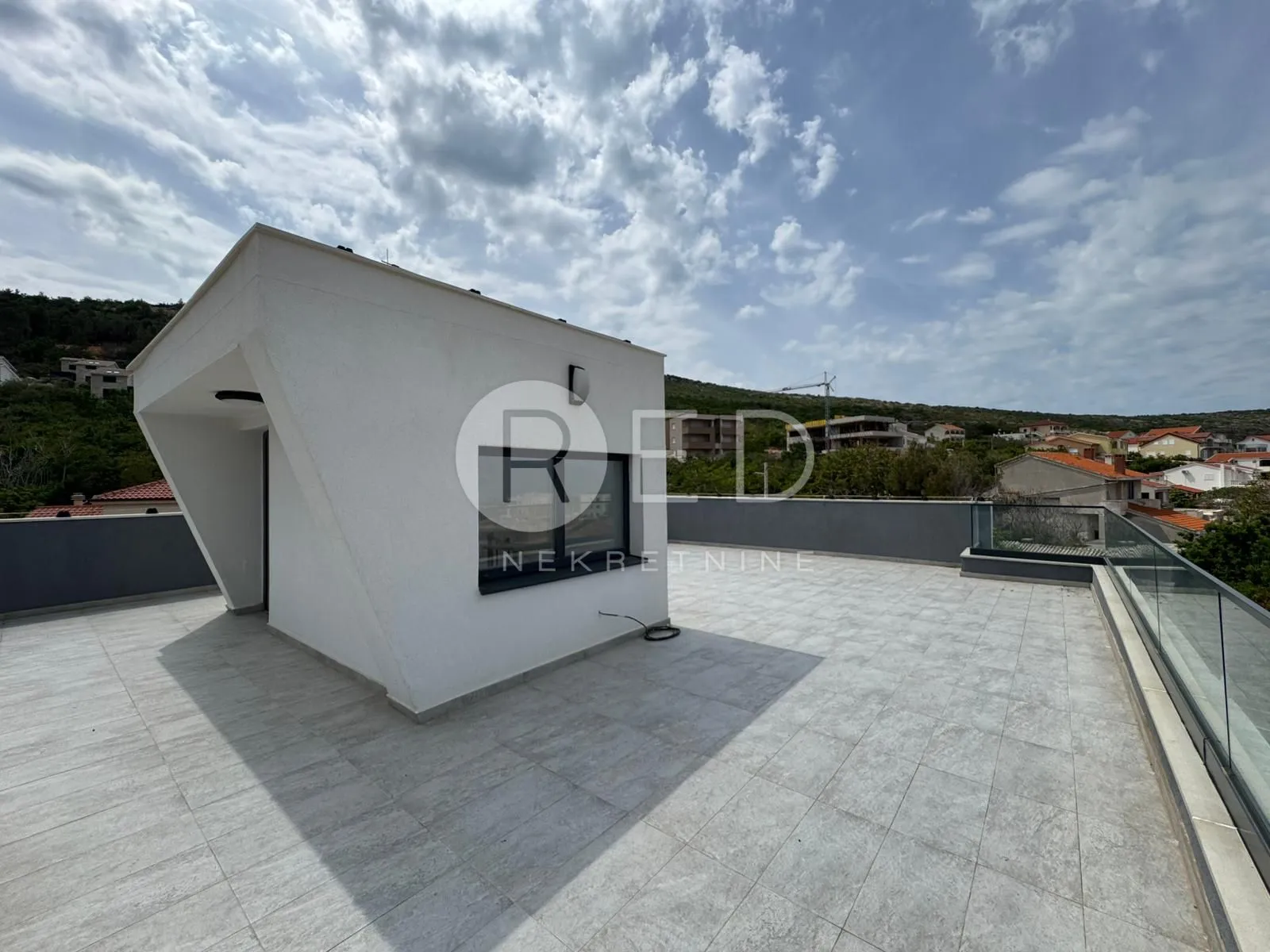 penthouse s pogledom na more 135 m2 - vinjerac - slika 14