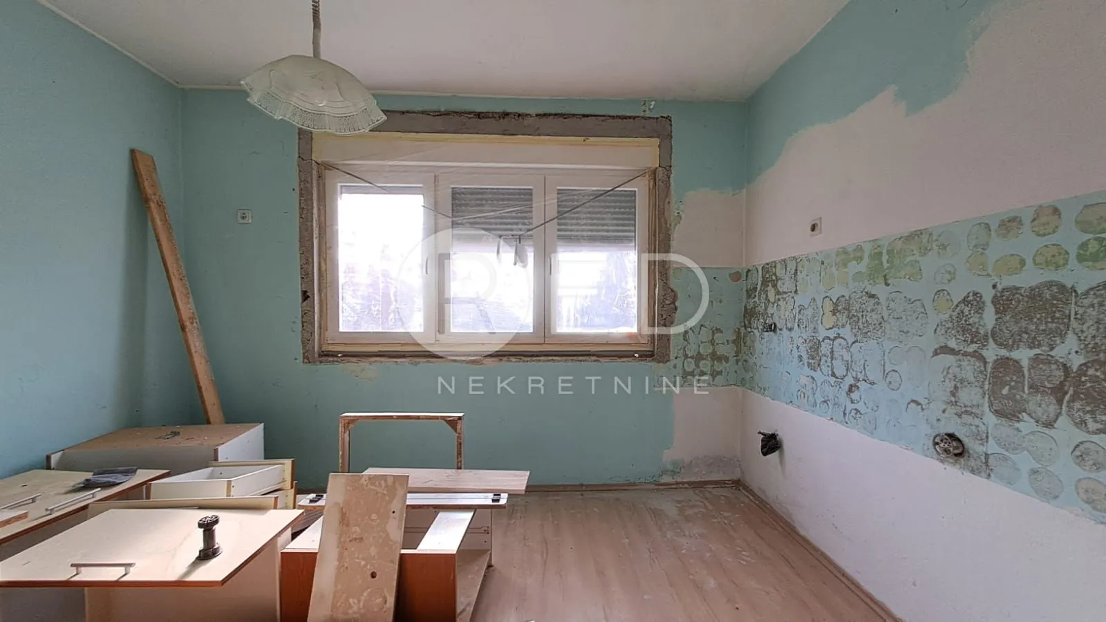 požega stan u kući 1.kat+nova pvc stolarija - slika 4