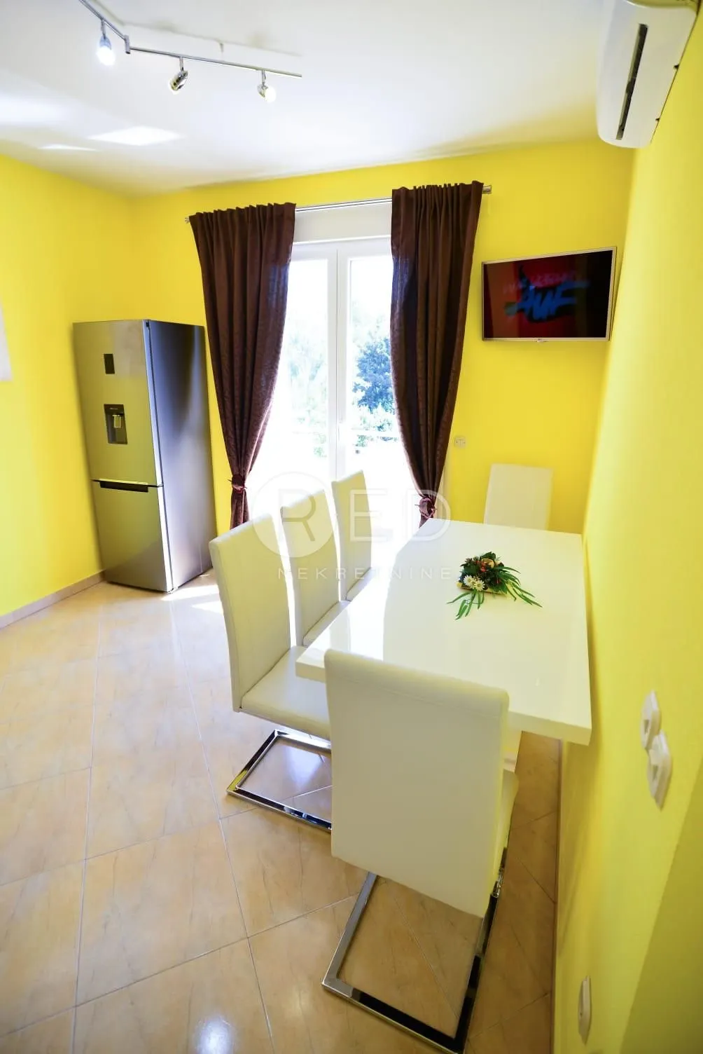 kuća s 4 četiri apartmana u pridragi kod zadra, 100 m od mora - slika 7