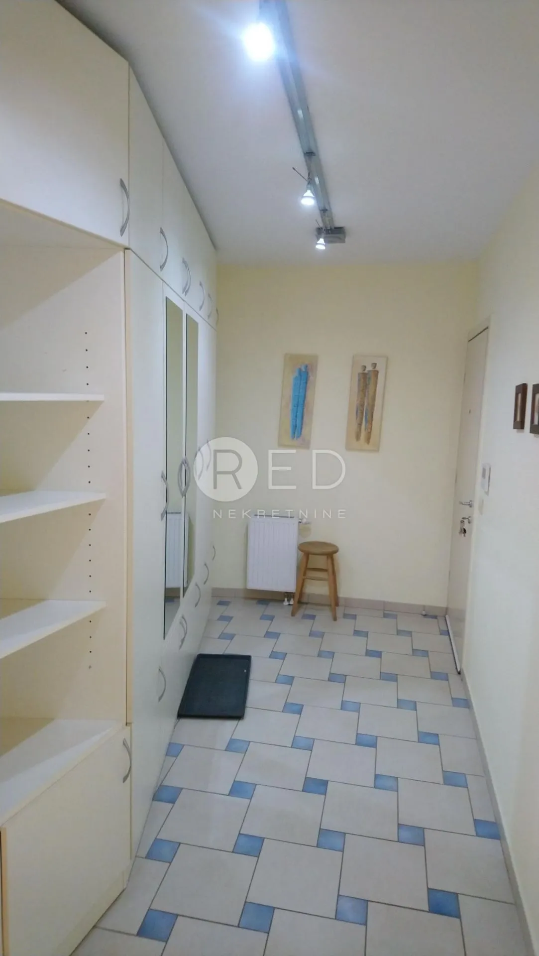 prostrani stan 178 m2 - centar grada - slika 22