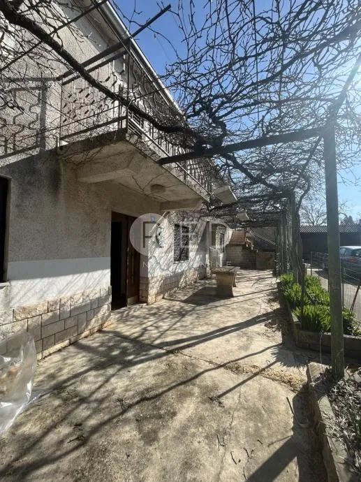 buje istra kamene kuće u nizu - slika 4
