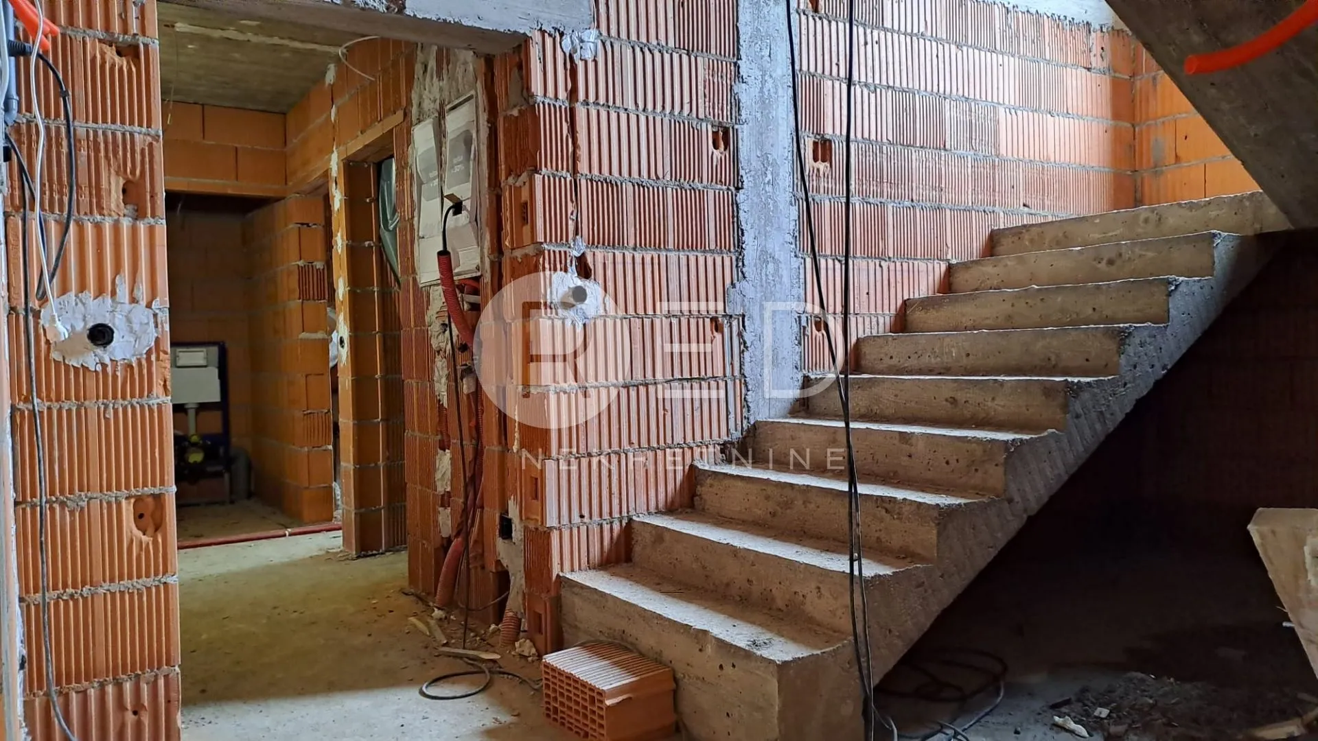 sl.brod stan prizemlje+vrt 79,5m2 kolonija - slika 11