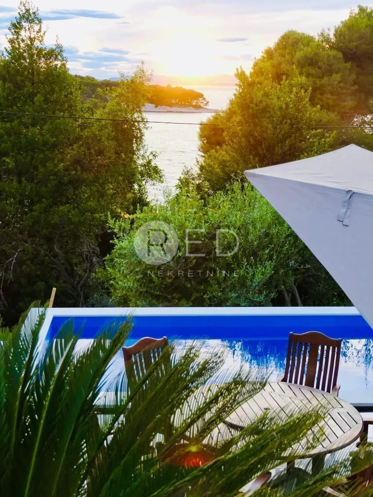 prodaja kuća otok brač - slika 10