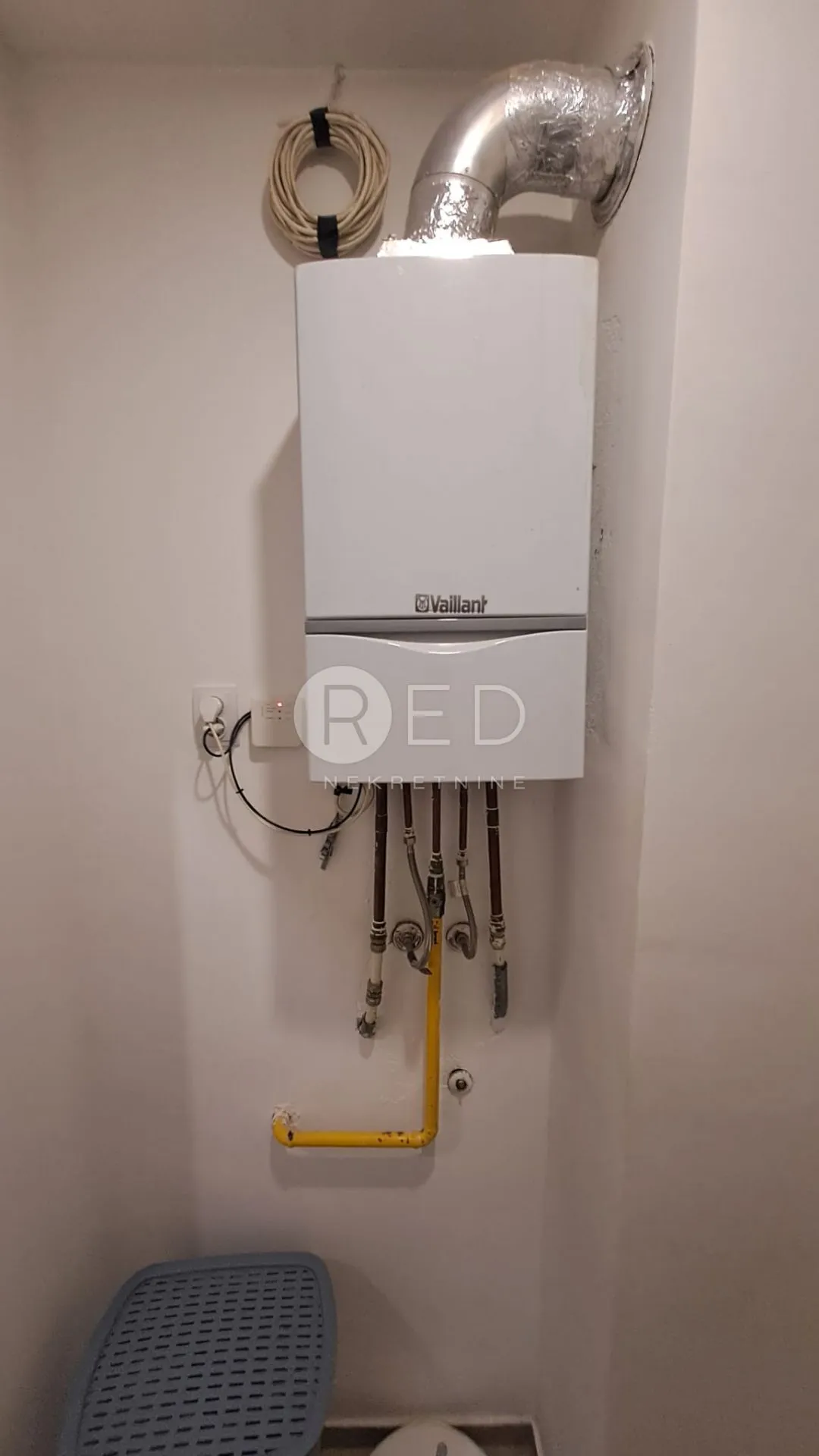 sl.brod stan centar 90m2 3.kat lift - slika 21