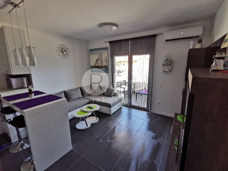 apartman u prizemlju 300 m od mora - vinjerac, zadarska - slika 4