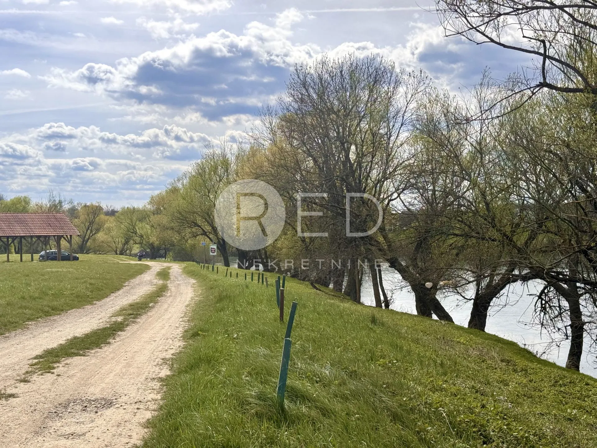 kuća 100m2 i gospodarske zgrade 156m2, u okolici pisarovine - slika 20