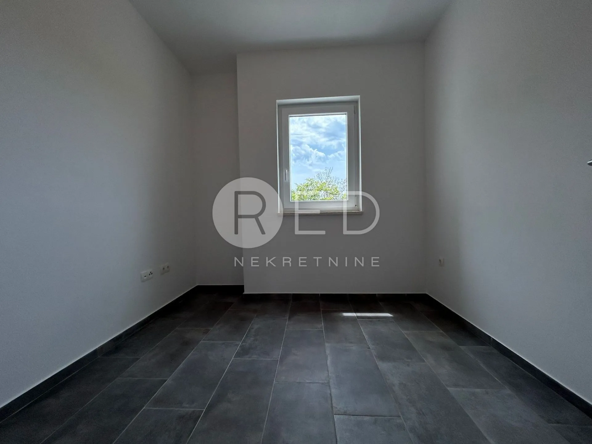 apartman u blizini mora na prodaju na katu - privlaka - slika 6
