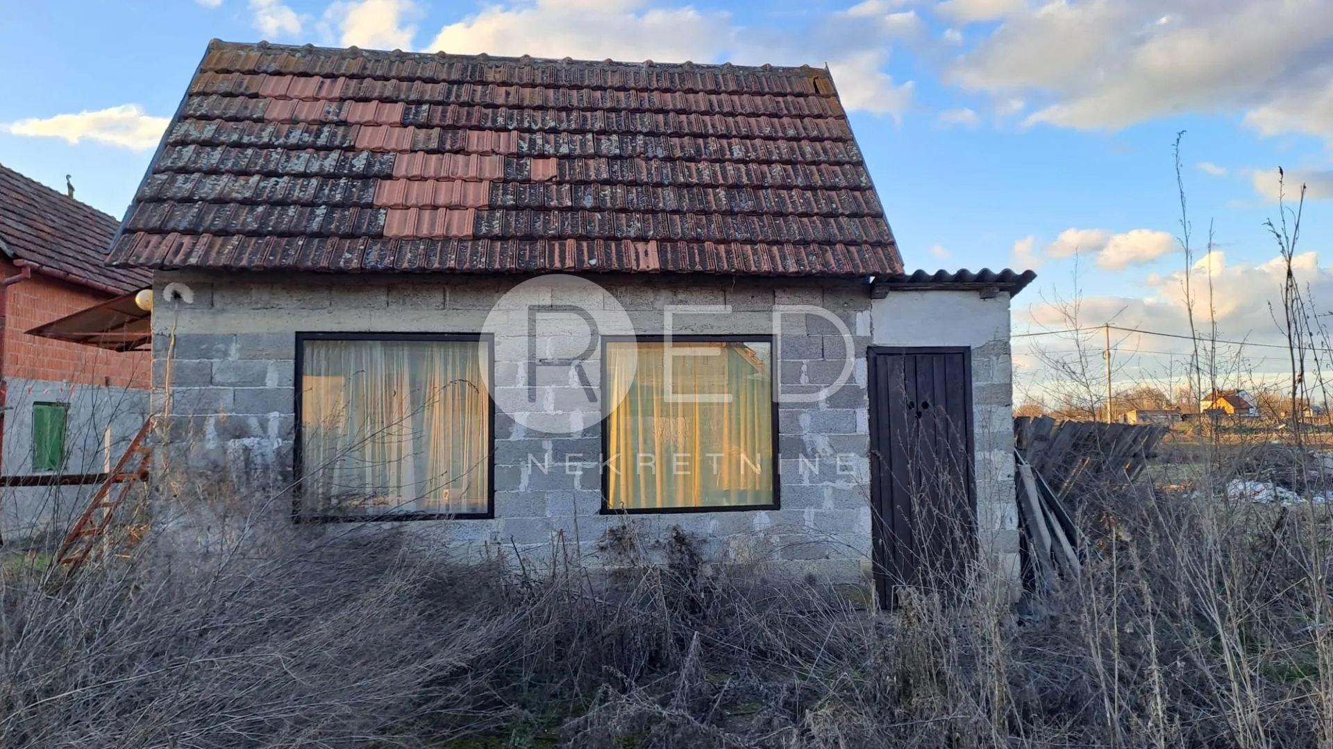 kruševica kuća s pomoćnom zgradom i dvorištem - slika 25