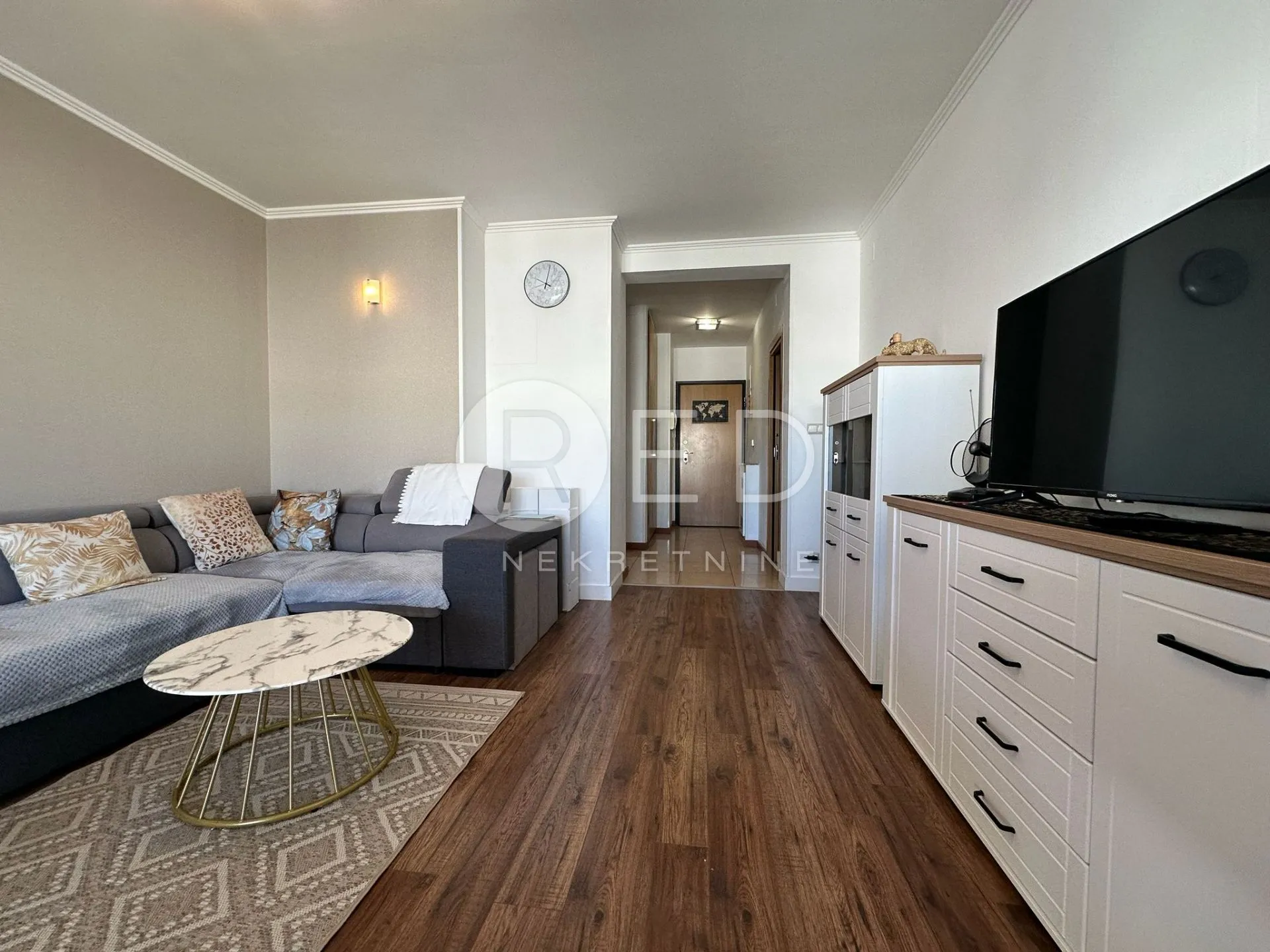 diklovac - moderan trosobni stan 81 m² s pogledom na more - slika 14