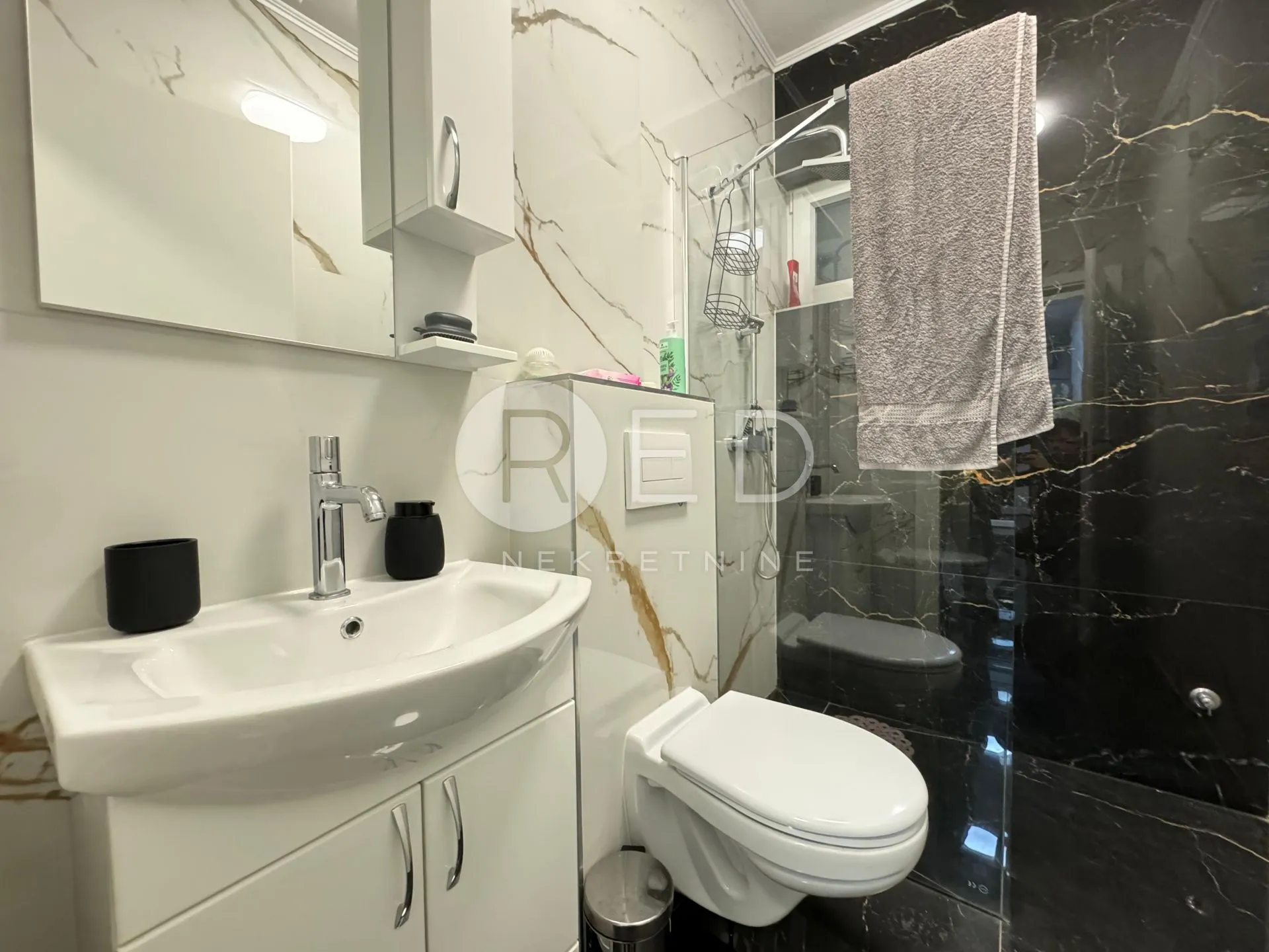 kompletno namješten stan u novogradnji na drugom katu 87 m2 - seline, zadarska - slika 15