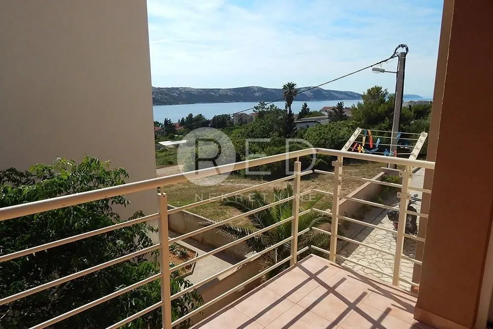 kuća sa 7 apartmana u staroj novalji - slika 6
