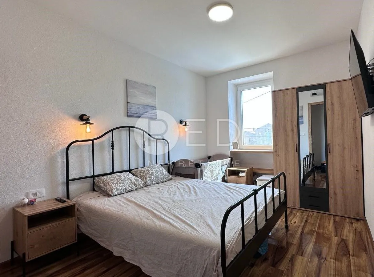 otok krk, okolica dobrinja - adaptirana starina s bazenom, 140 m2 - slika 9