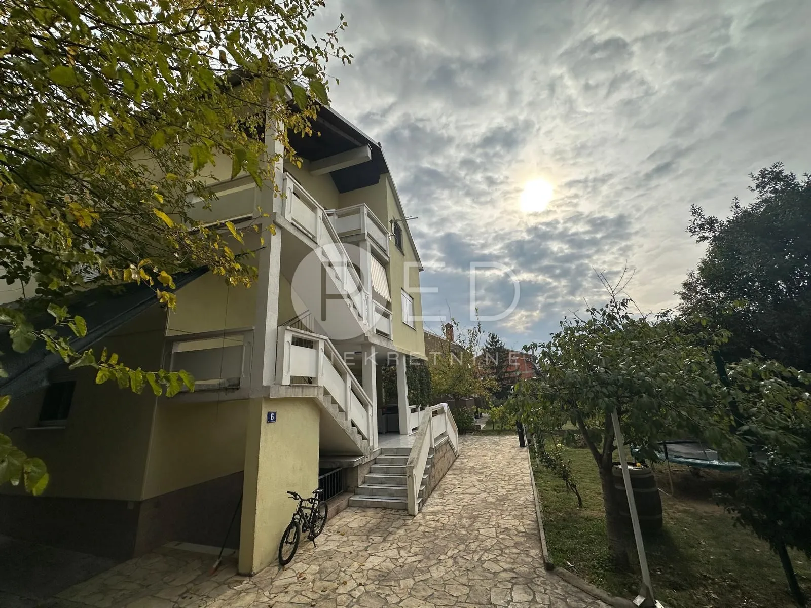 kuća s tri stambene jedinice i poslovnim prostorom na bilom brigu, zadar - slika 21
