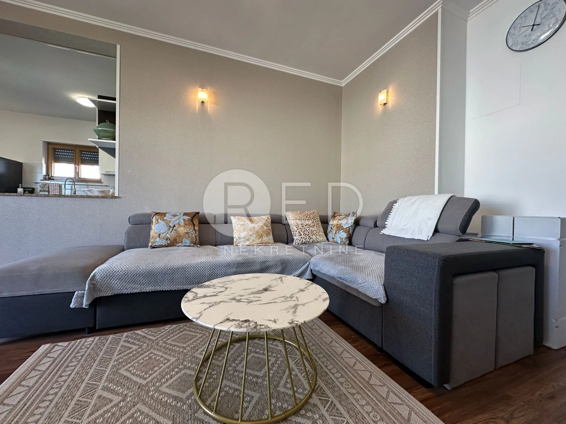 diklovac - moderan trosobni stan 81 m² s pogledom na more - slika 12