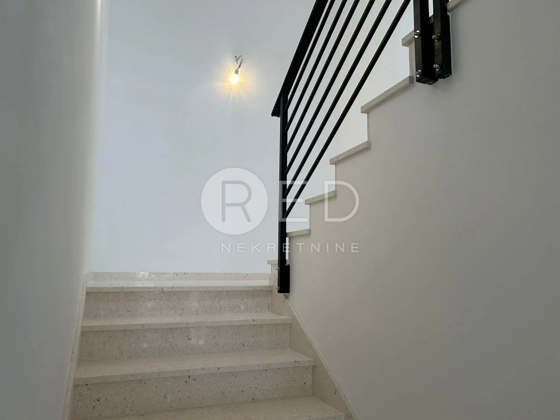 apartman u blizini mora na prodaju na katu - privlaka - slika 10