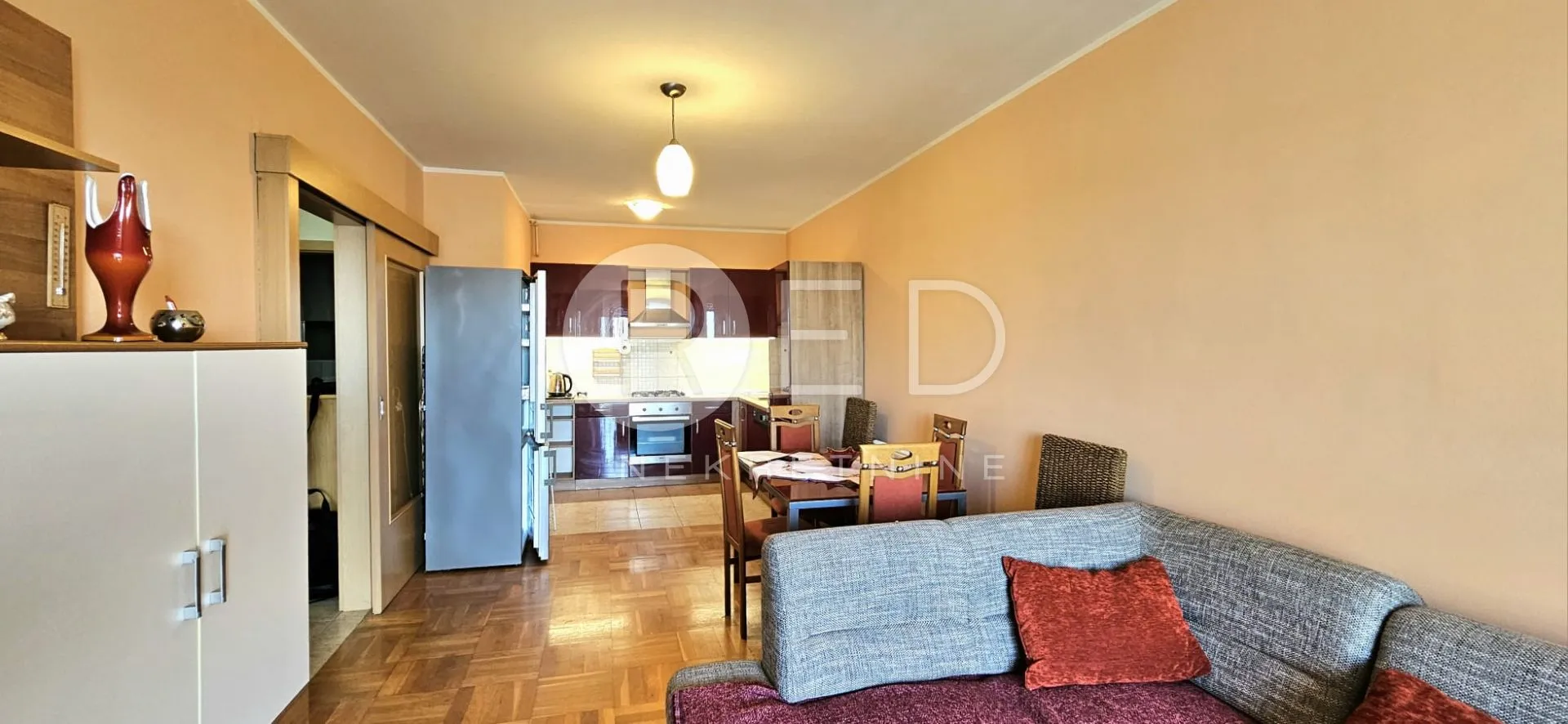 svijetao i odmah useljiv stan u vrapču – 53 m², lođa, lift - slika 4