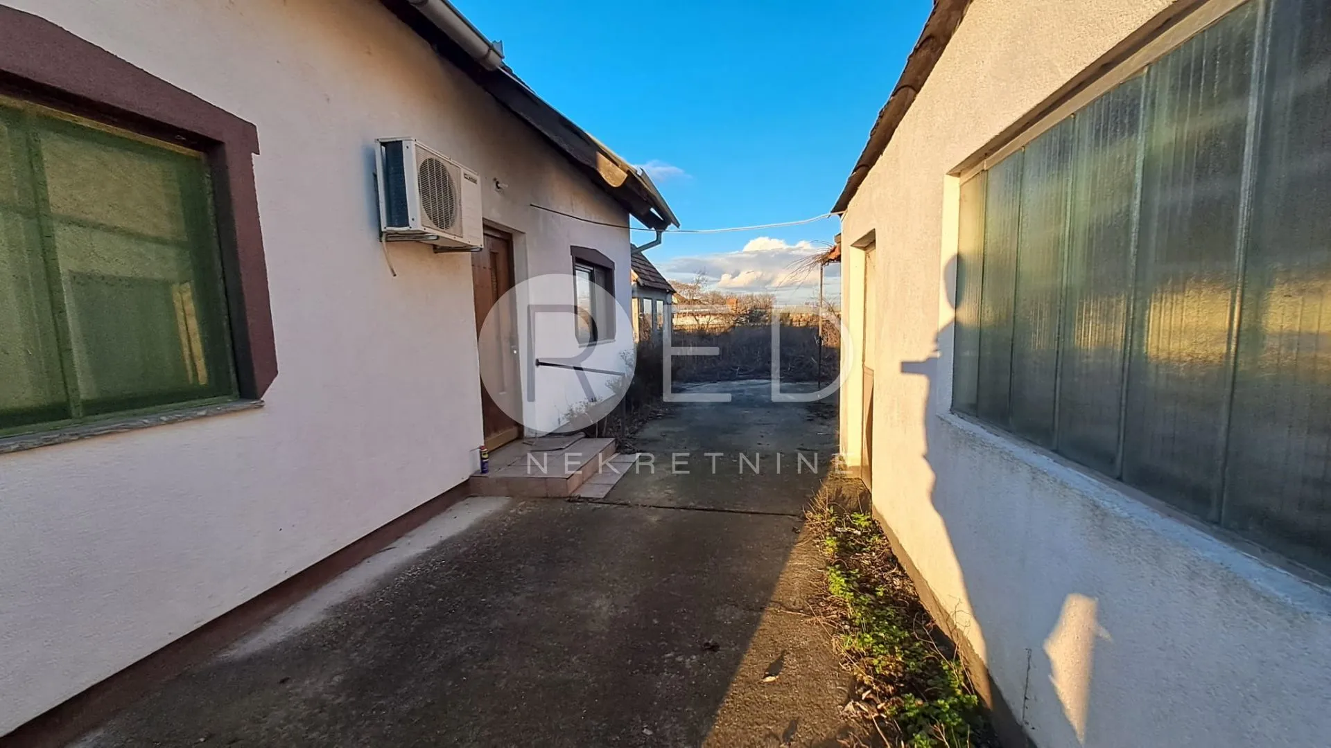 kruševica kuća s pomoćnom zgradom i dvorištem - slika 18
