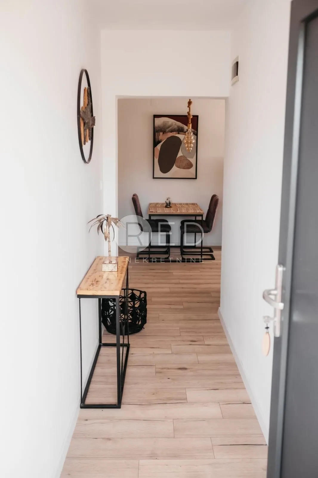 mandre kuća 275 m2/ 4 apartmana - slika 9