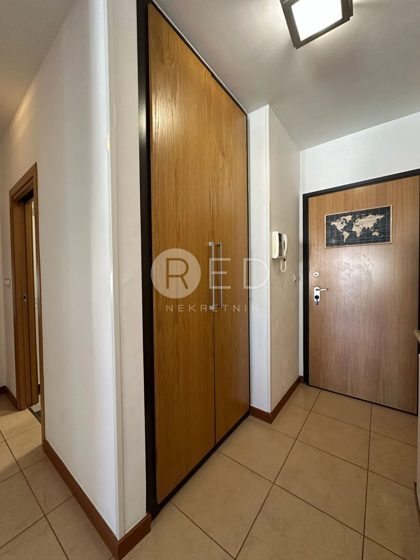 diklovac - moderan trosobni stan 81 m² s pogledom na more - slika 4