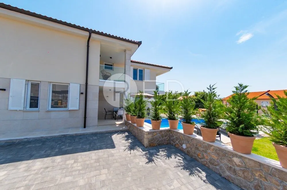 otok krk, okolica malinske - predivna kuća s bazenom, 156 m2 - slika 6