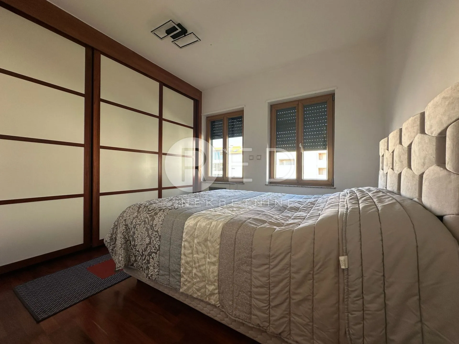 diklovac - moderan trosobni stan 81 m² s pogledom na more - slika 5