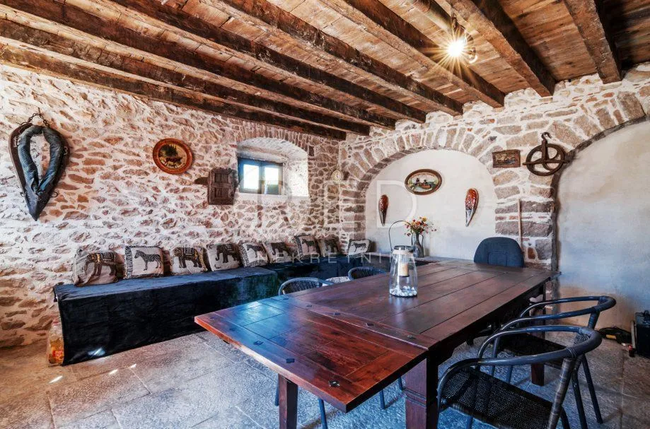 zadar kuća 6 studio apartmana s bazenom - slika 2