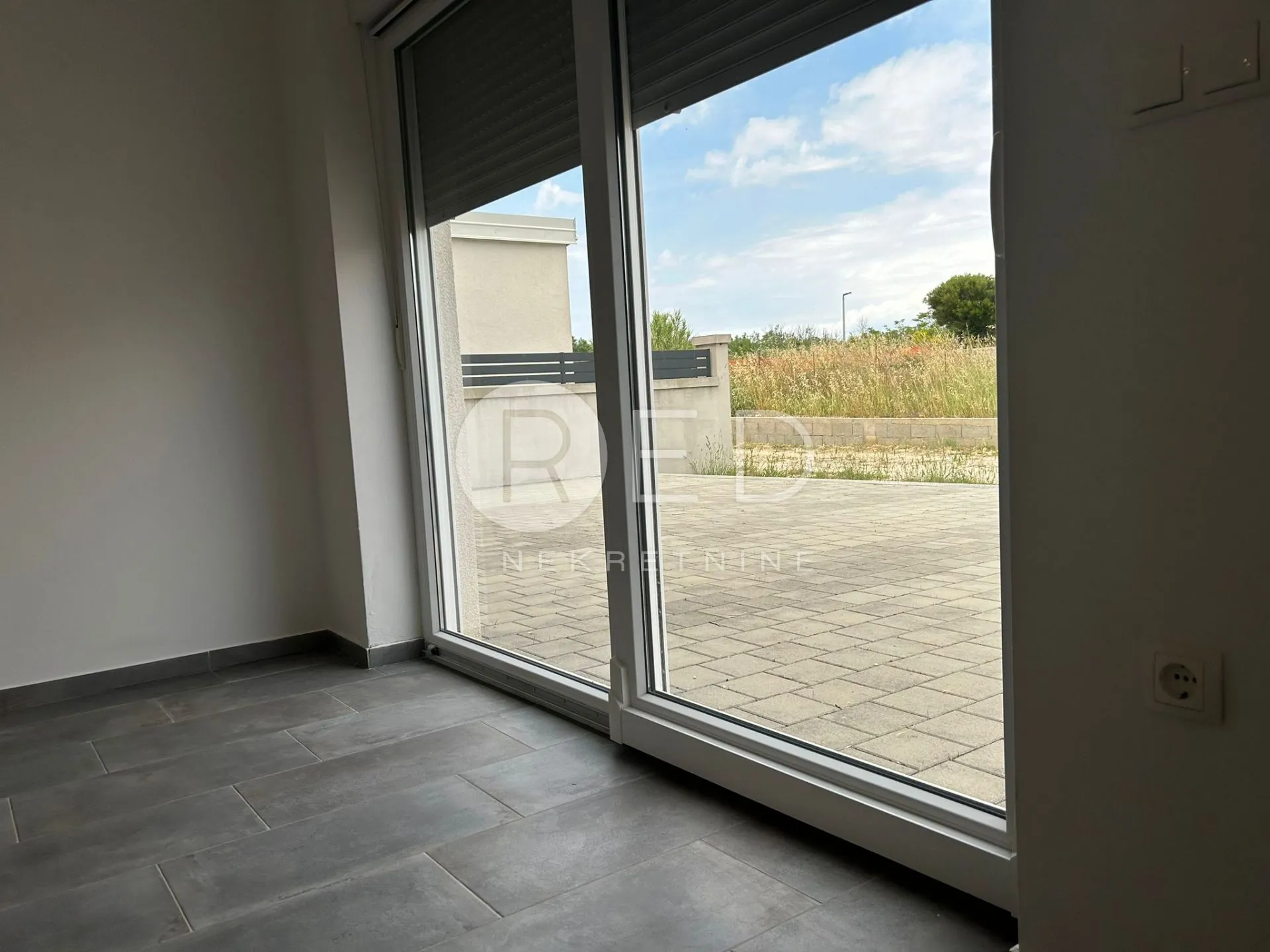 apartman u blizini mora na prodaju - privlaka - slika 13