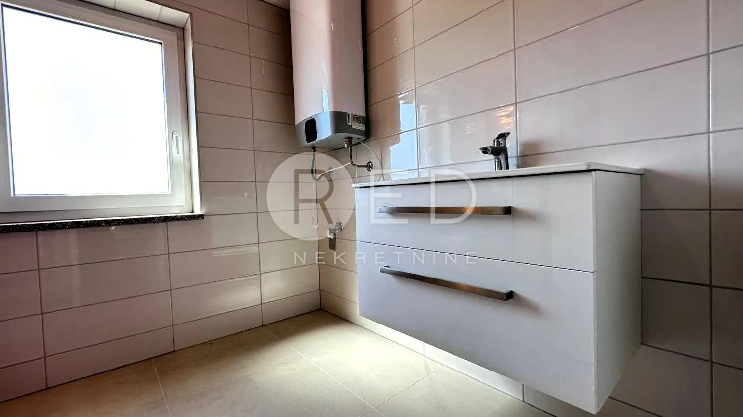 otok cres, cres - stan na 2. katu, 3s+db, 120 m2 - slika 6