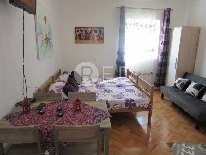 zadar kuća 6 studio apartmana s bazenom - slika 10
