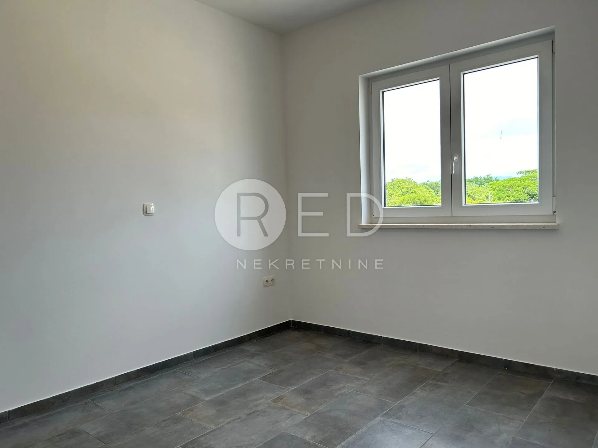 apartman u blizini mora na prodaju na katu - privlaka - slika 3