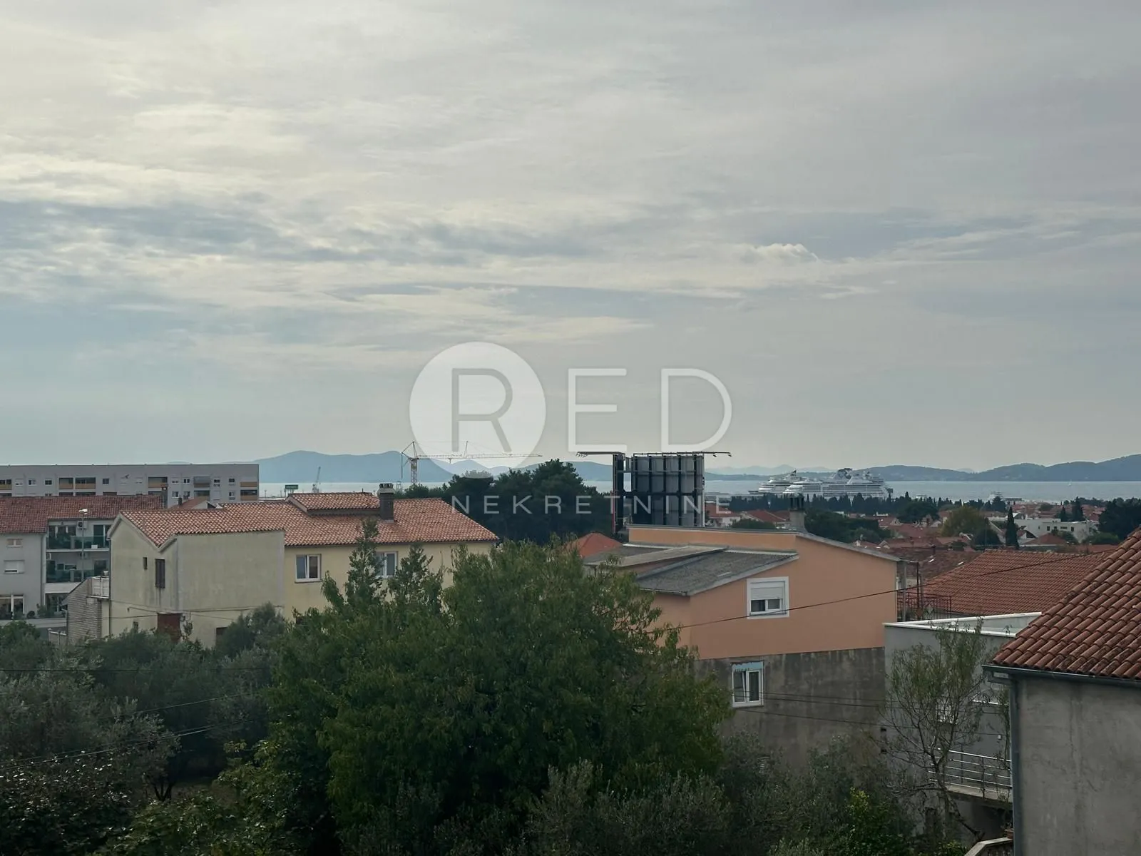 kuća s tri stambene jedinice i poslovnim prostorom na bilom brigu, zadar - slika 34