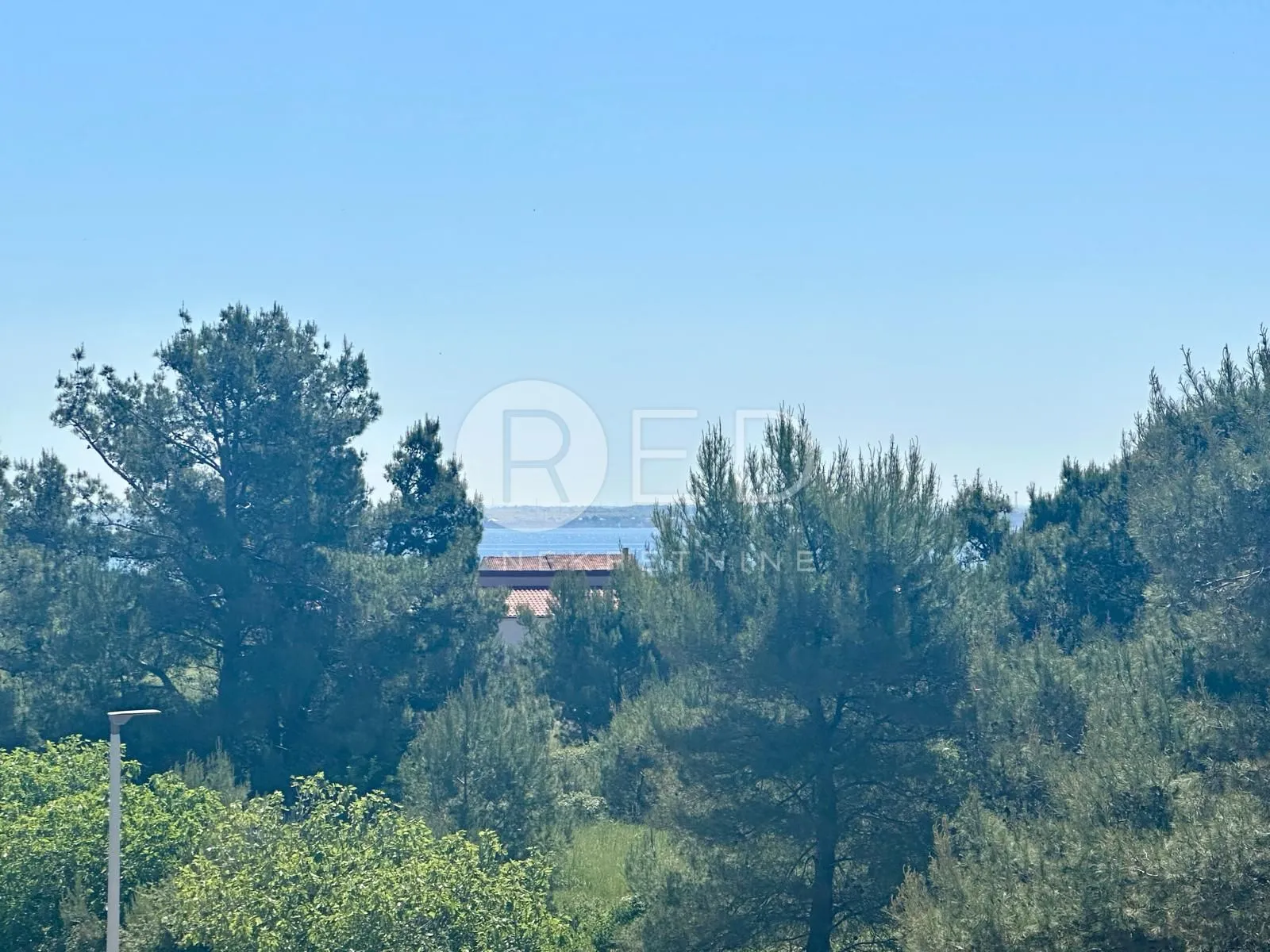 moderan dvosobni apartman u novogradnji, otok vir - slika 9