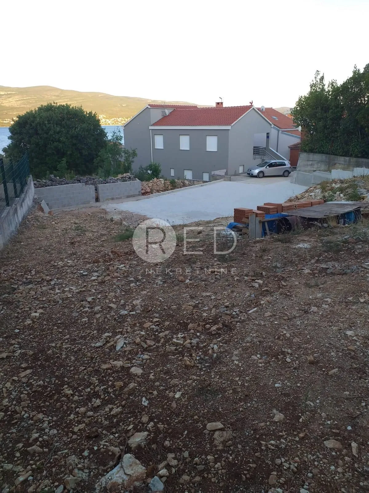 kuća s 4 četiri apartmana u pridragi kod zadra, 100 m od mora - slika 2