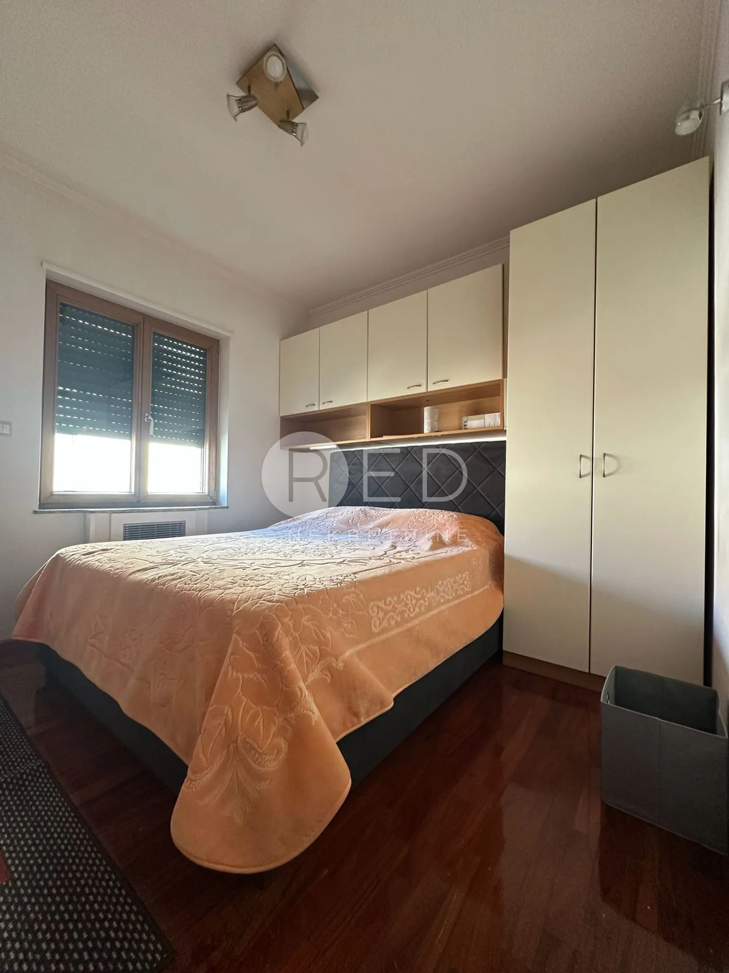 diklovac - moderan trosobni stan 81 m² s pogledom na more - slika 8